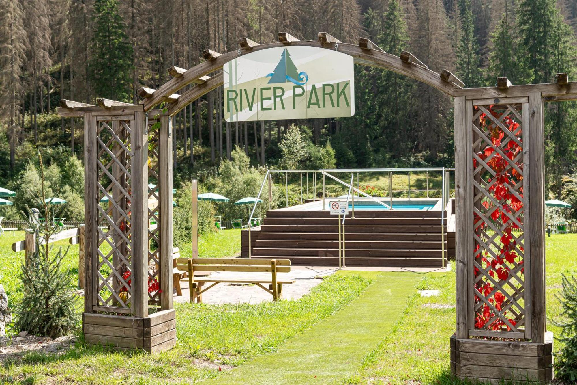 Hotel Diamant Park Campitello di Fassa Exterior photo
